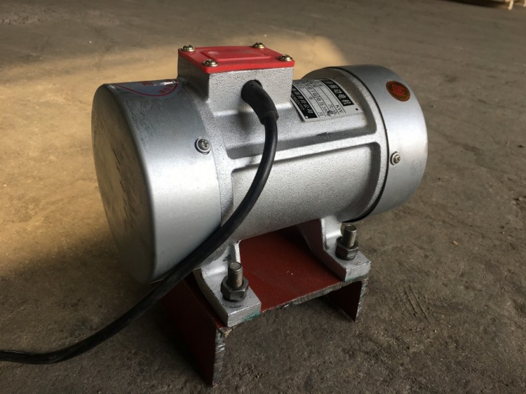 平板振動(dòng)器機(jī)殼帶電漏電的原因及解決方法！